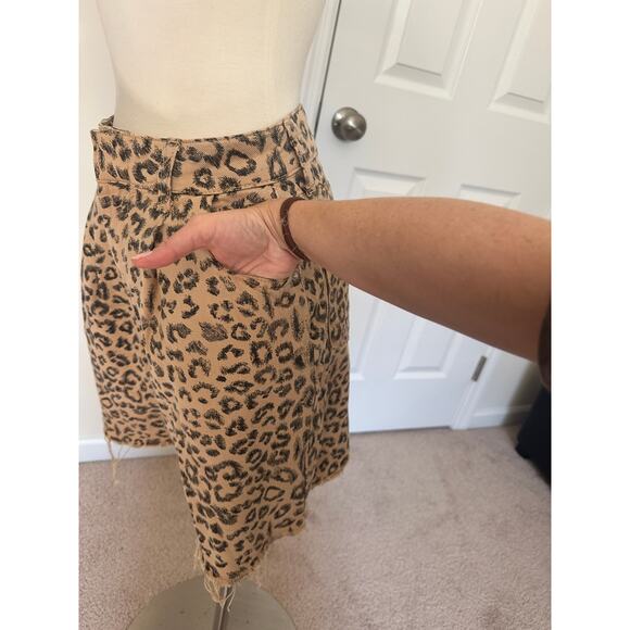 We The Free leopard longline raw hem dad shorts, size 26 - Picture 7 of 14